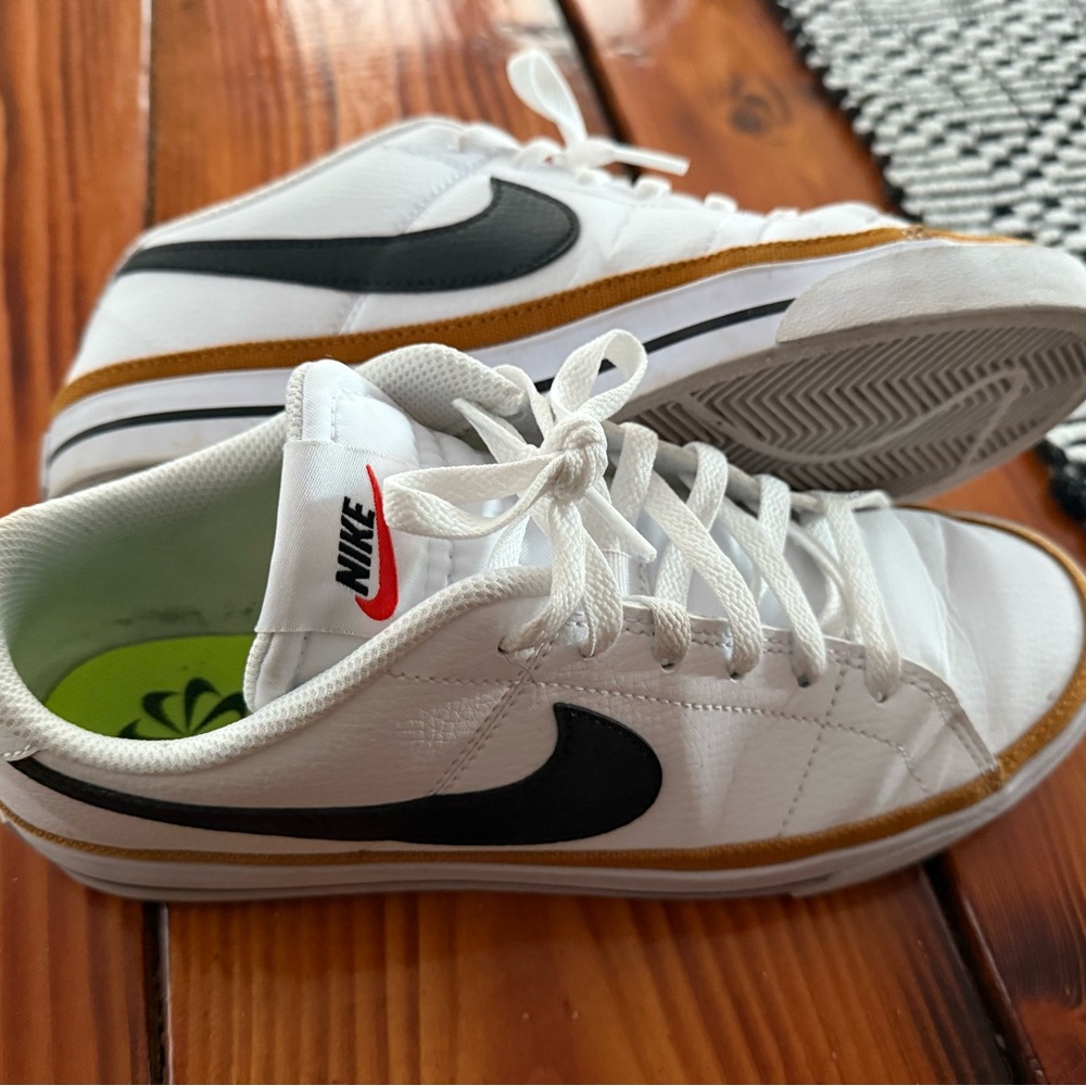 Nike Court Legacy
